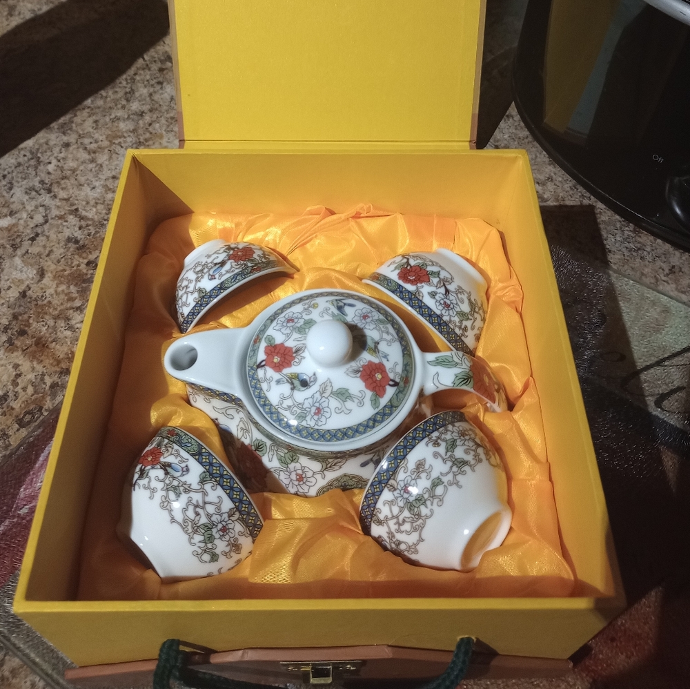 LN Luoshi Chinese Flower Tea Set With Four Cups